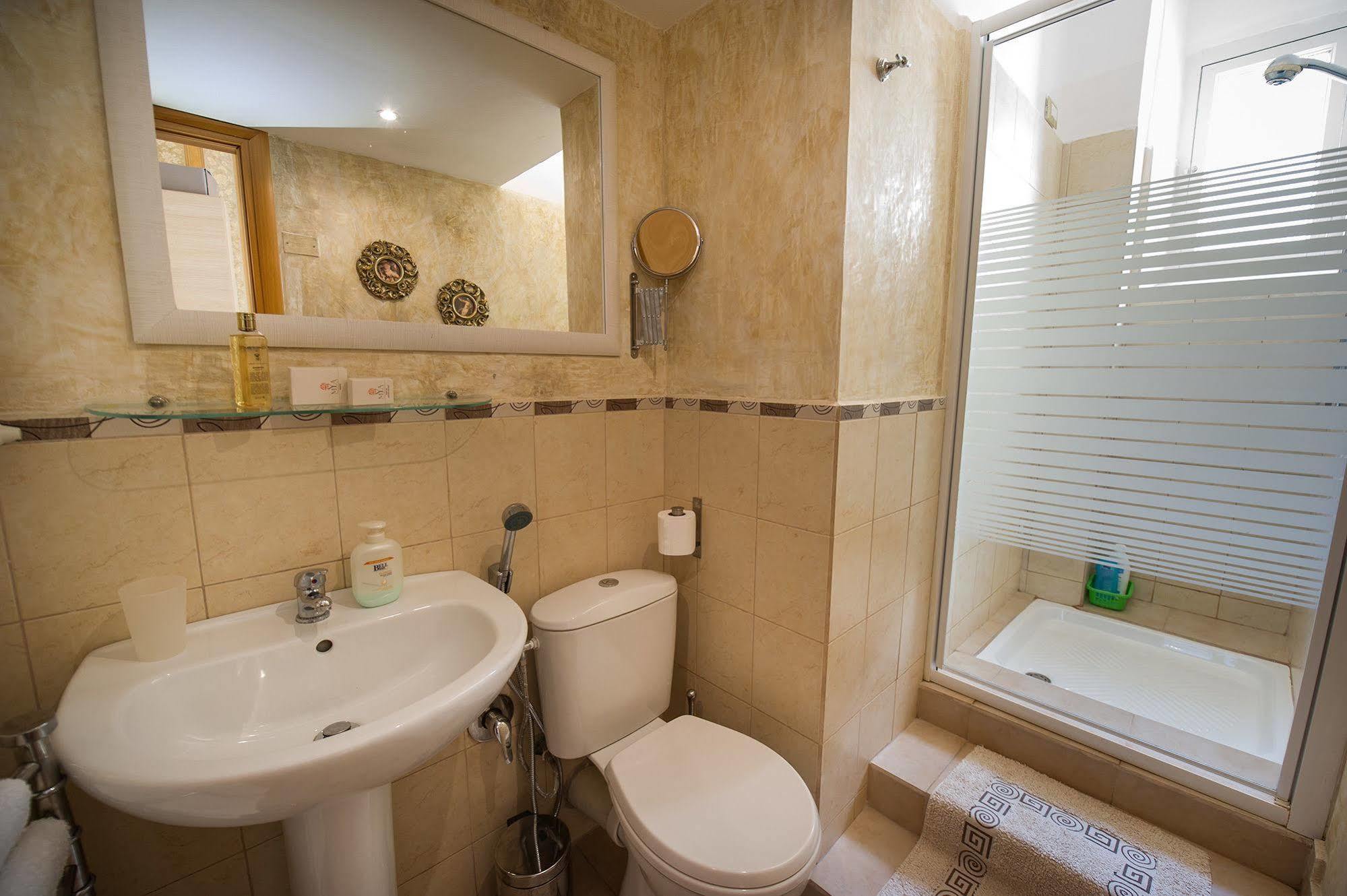 Art Domus Reale Bed & Breakfast Рим Екстериор снимка