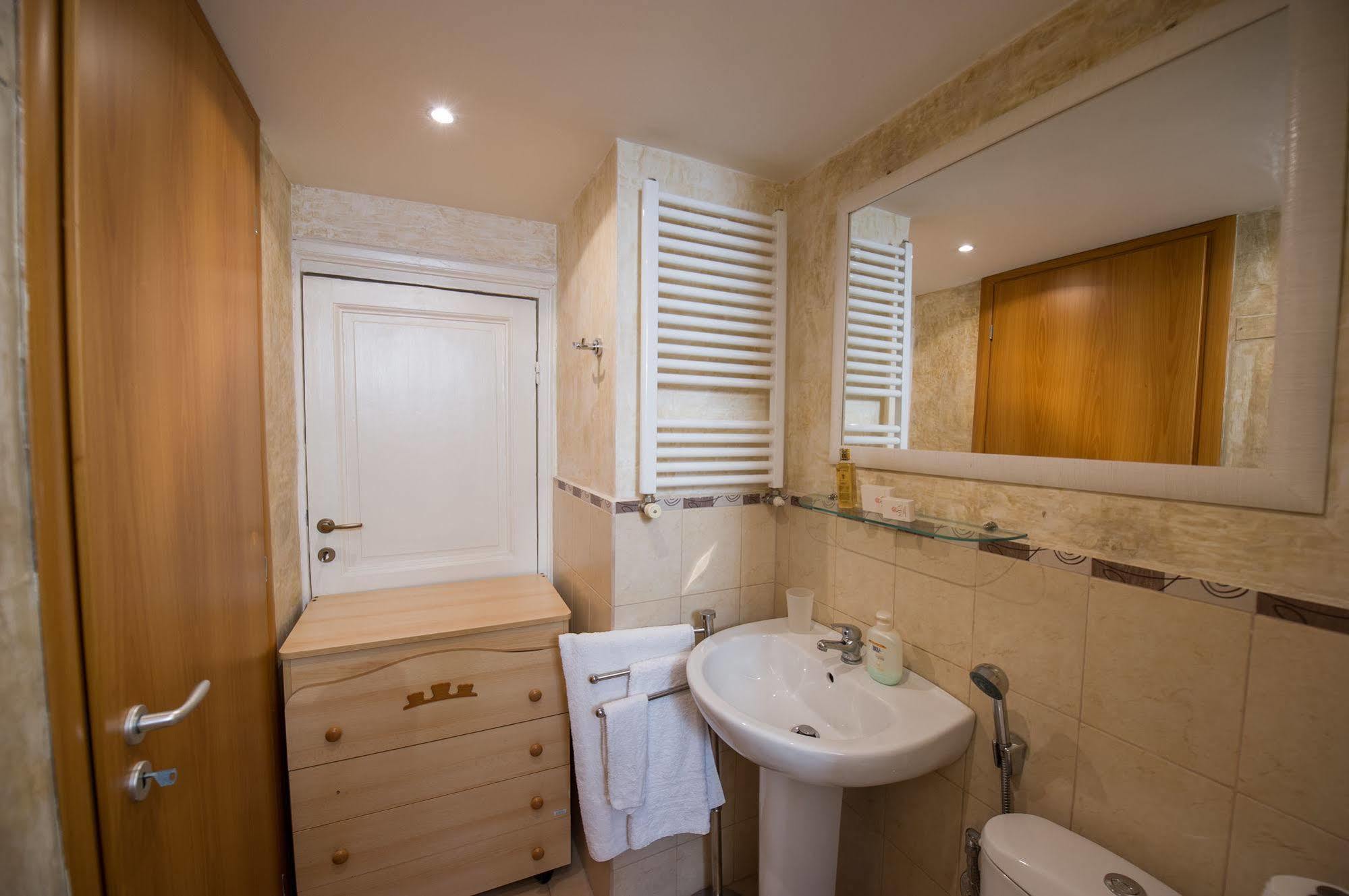 Art Domus Reale Bed & Breakfast Рим Екстериор снимка