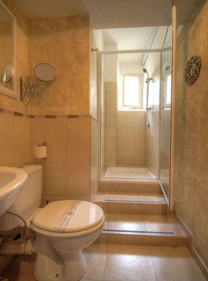 Art Domus Reale Bed & Breakfast Рим Екстериор снимка